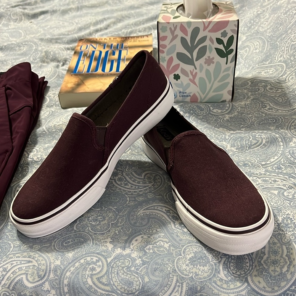 KEDS Size 6 Burgundy Slip on Shoes NEW WITHOUT BOX